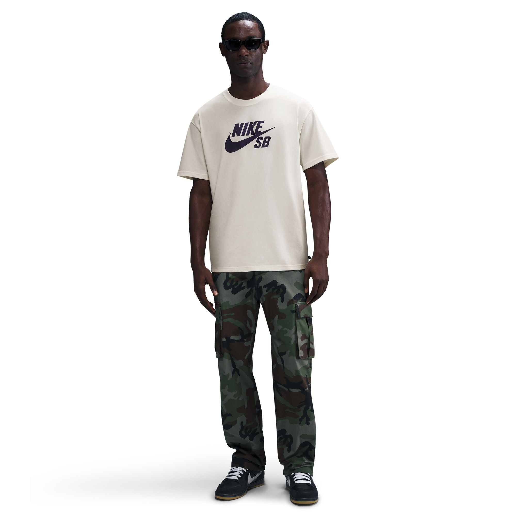 Nike SB Men's Logo Skate HBR T-Shirt - Sail/Court Purple