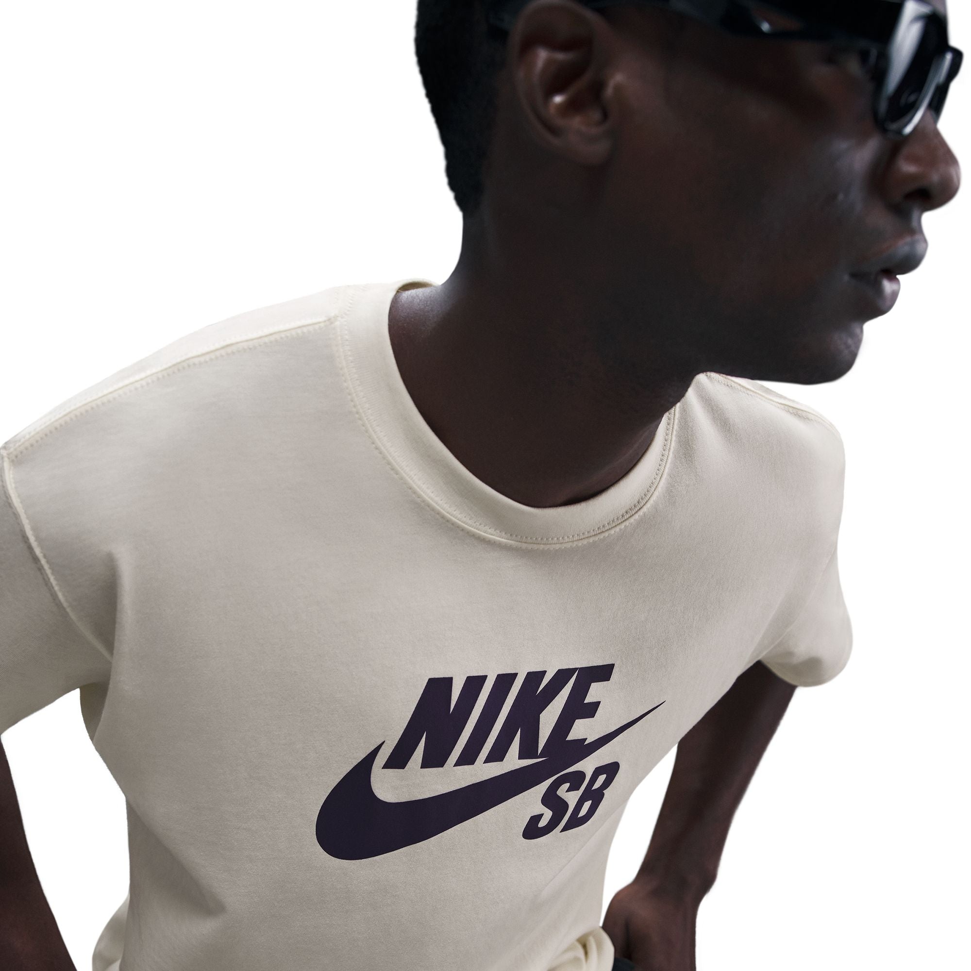 Nike SB Men's Logo Skate HBR T-Shirt - Sail/Court Purple