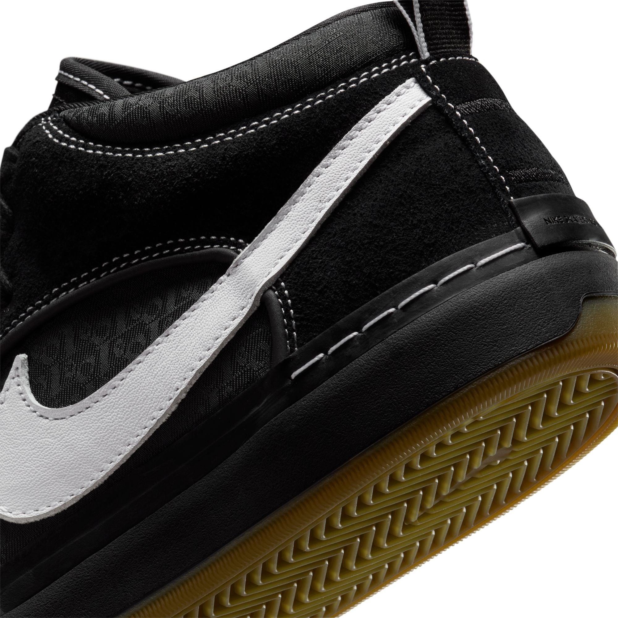 Nike SB React Leo - Black/White-Black-Gum Light Brown