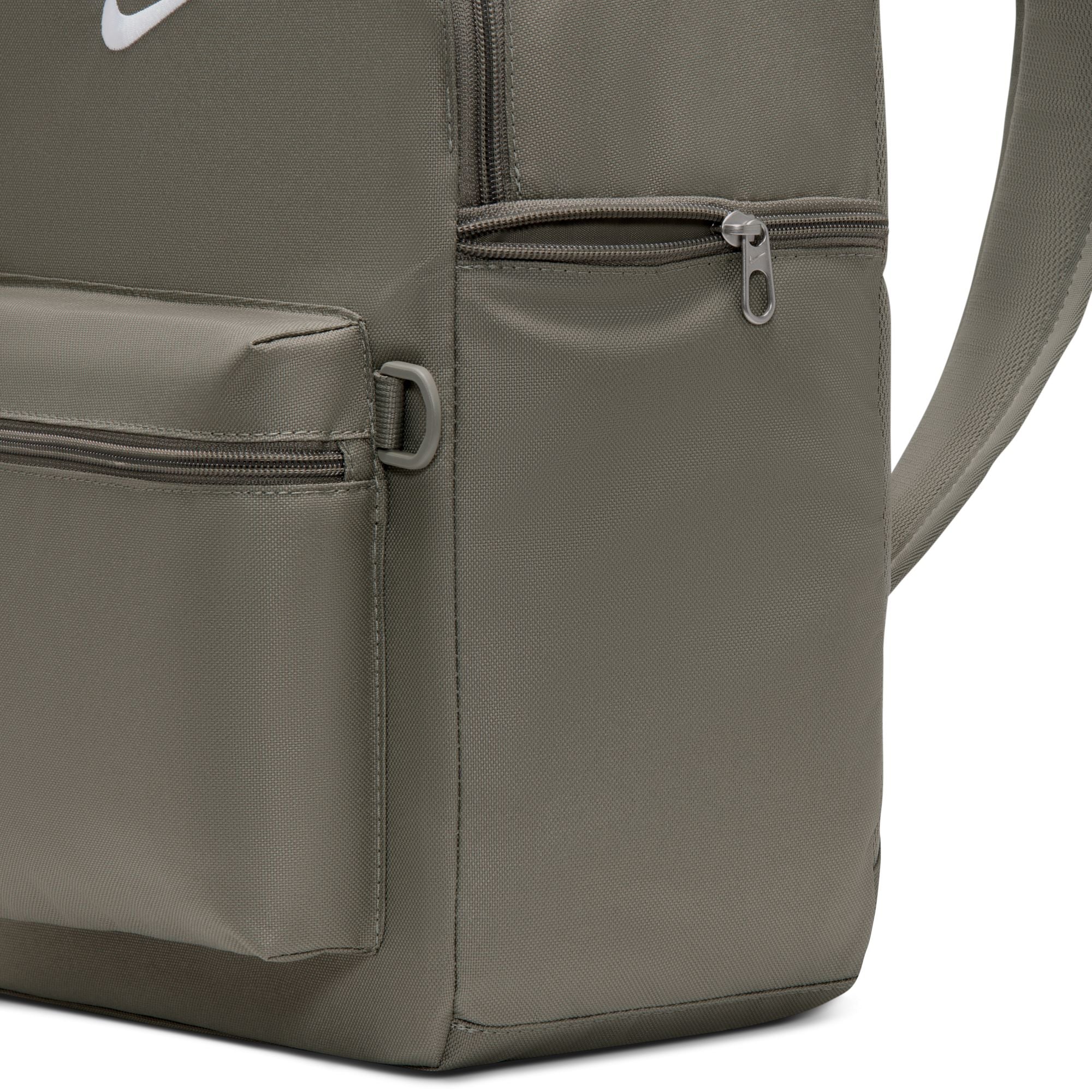 Nike Heritage Backpack 2.0 (23L) - LIGHT ARMY/LIGHT ARMY/WHITE