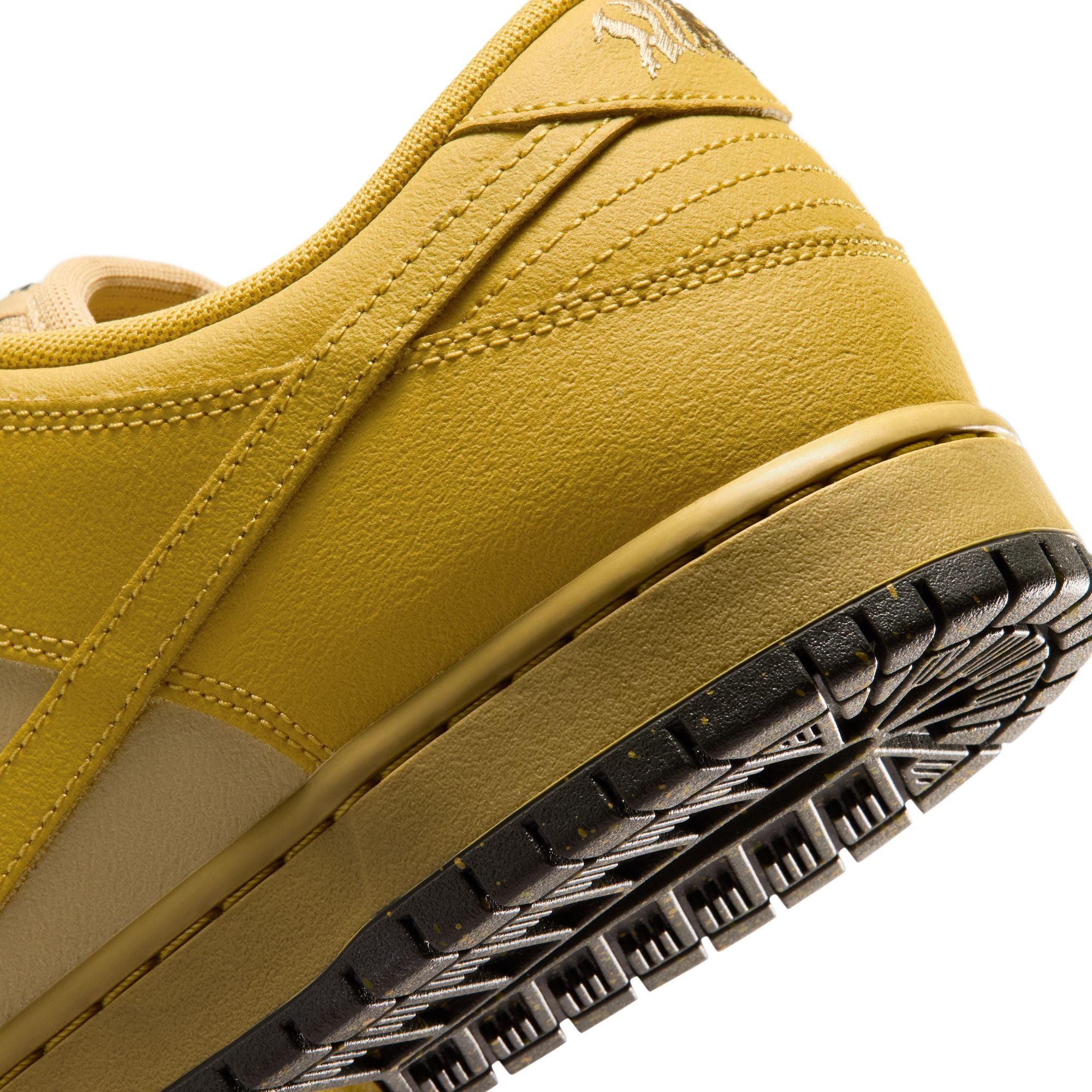 Nike SB Dunk Low Pro SAFFRON QUARTZ/SAFFRON QUARTZ-PEAR