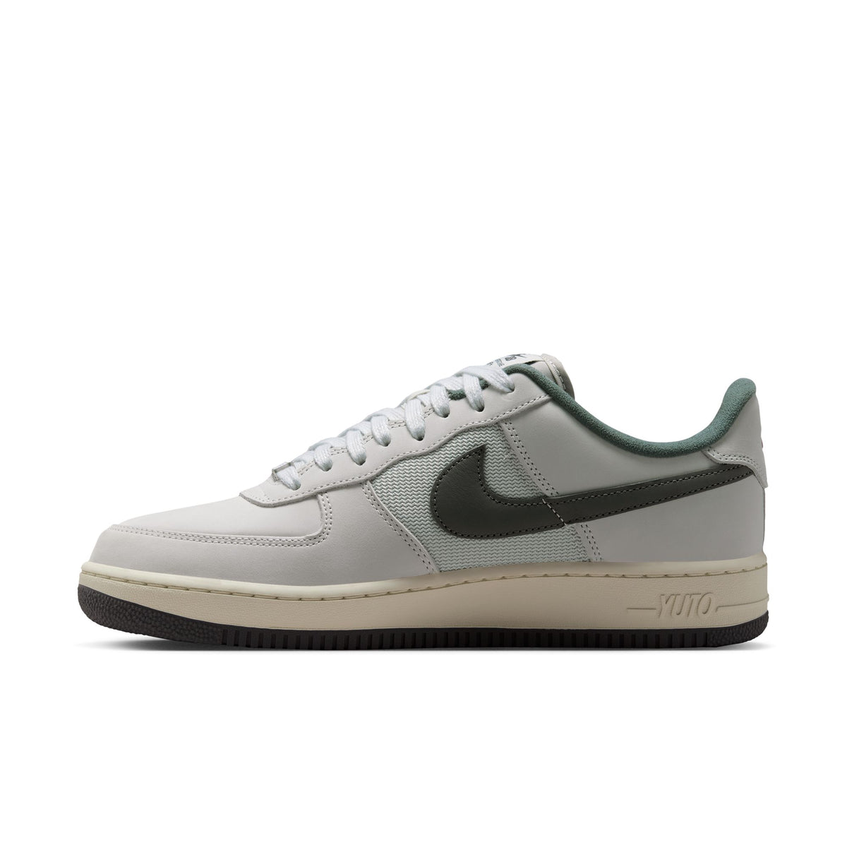 NIKE SB AIR FORCE 1 YUTO - WHITE/IRON GREY-WHITE-COCONUT MILK
