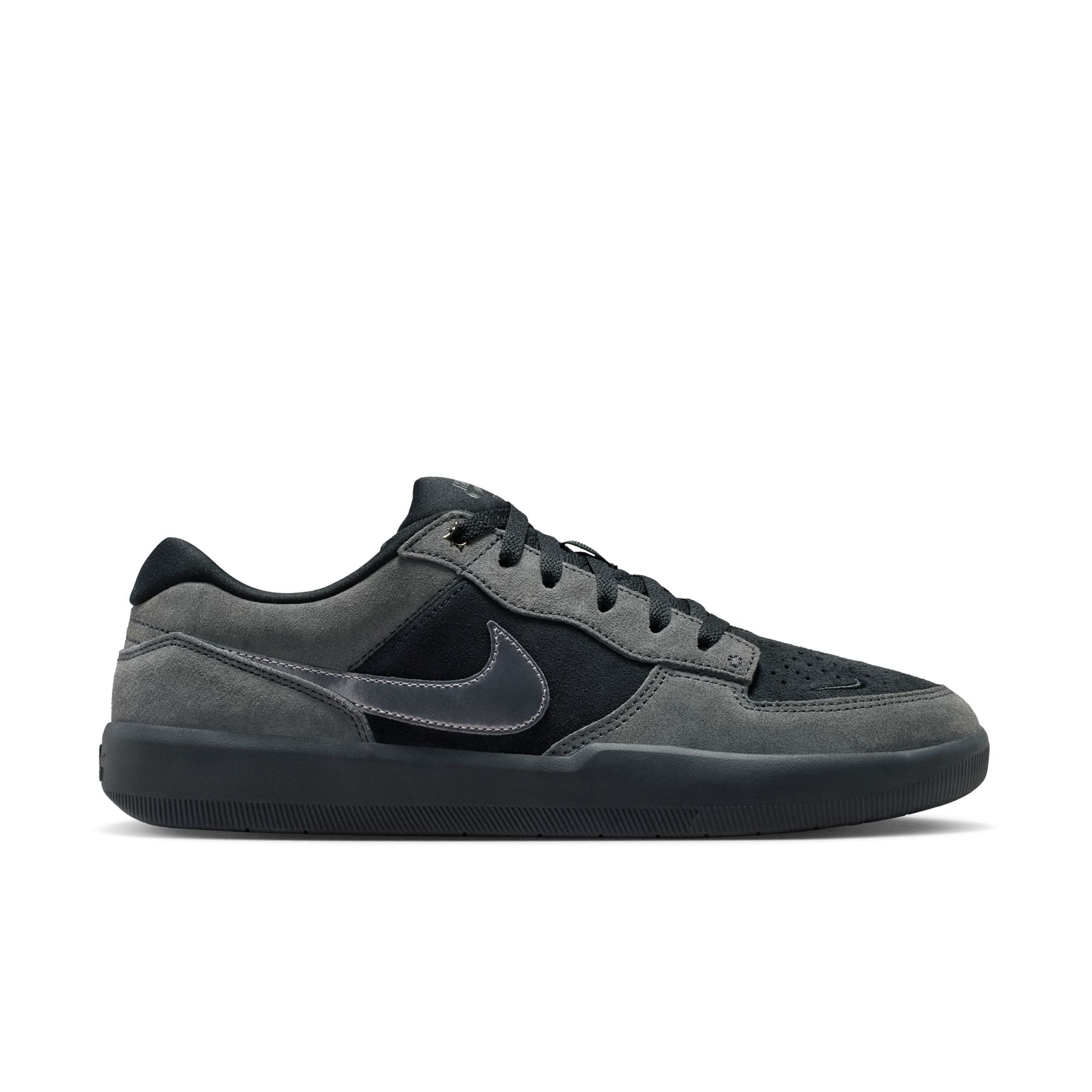 NIKE SB FORCE 58 - BLACK/MTLC DARK GREY-ANTHRACITE-GYM RED
