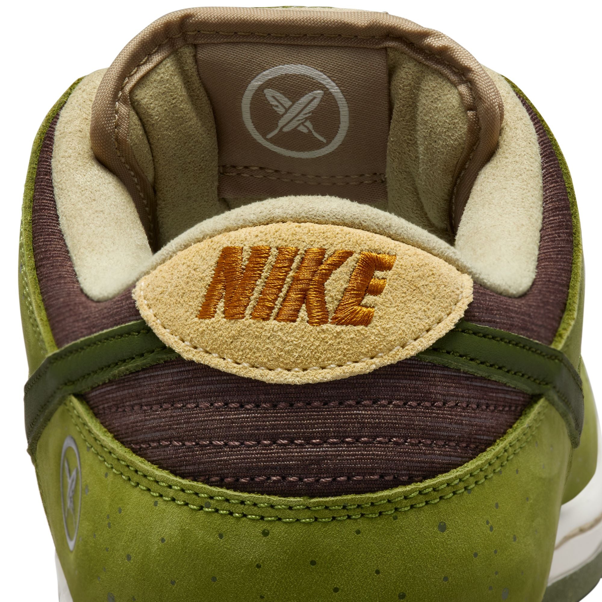 Nike SB Dunk Low Pro - ASPARAGUS/LEGION GREEN-LT KHAKI