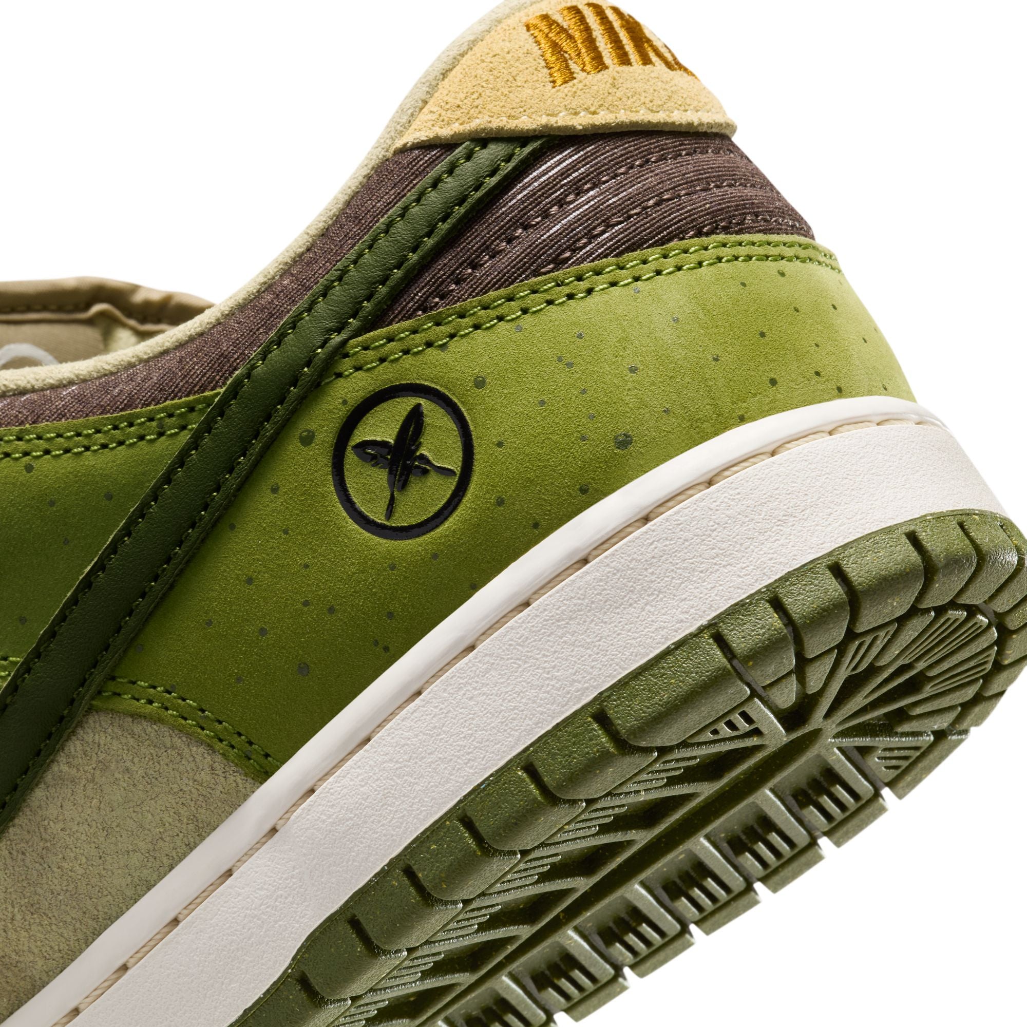 Nike SB Dunk Low Pro - ASPARAGUS/LEGION GREEN-LT KHAKI