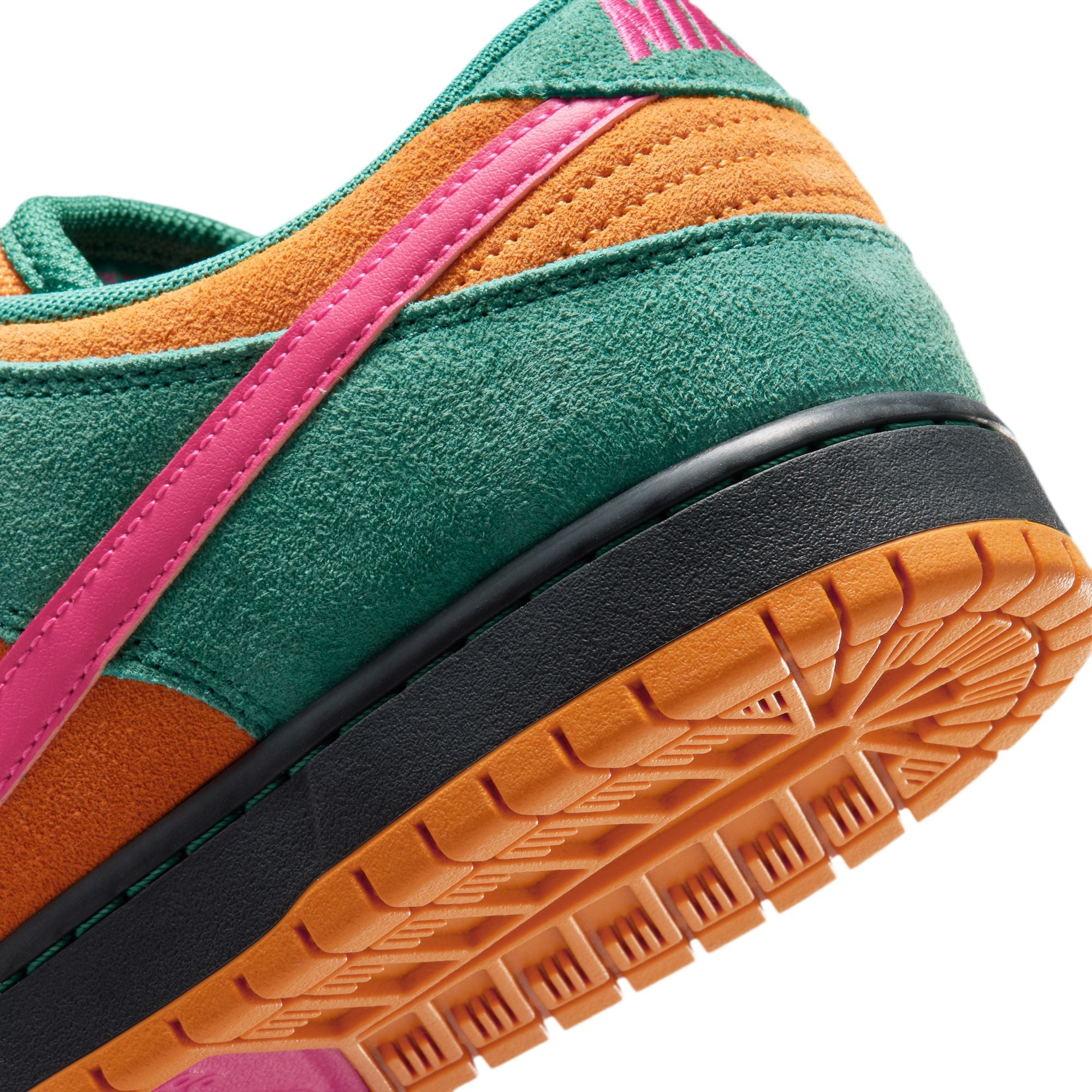 Nike SB Dunk Low Pro - GREEN NOISE/WATERMELON-LIGHT CURRY