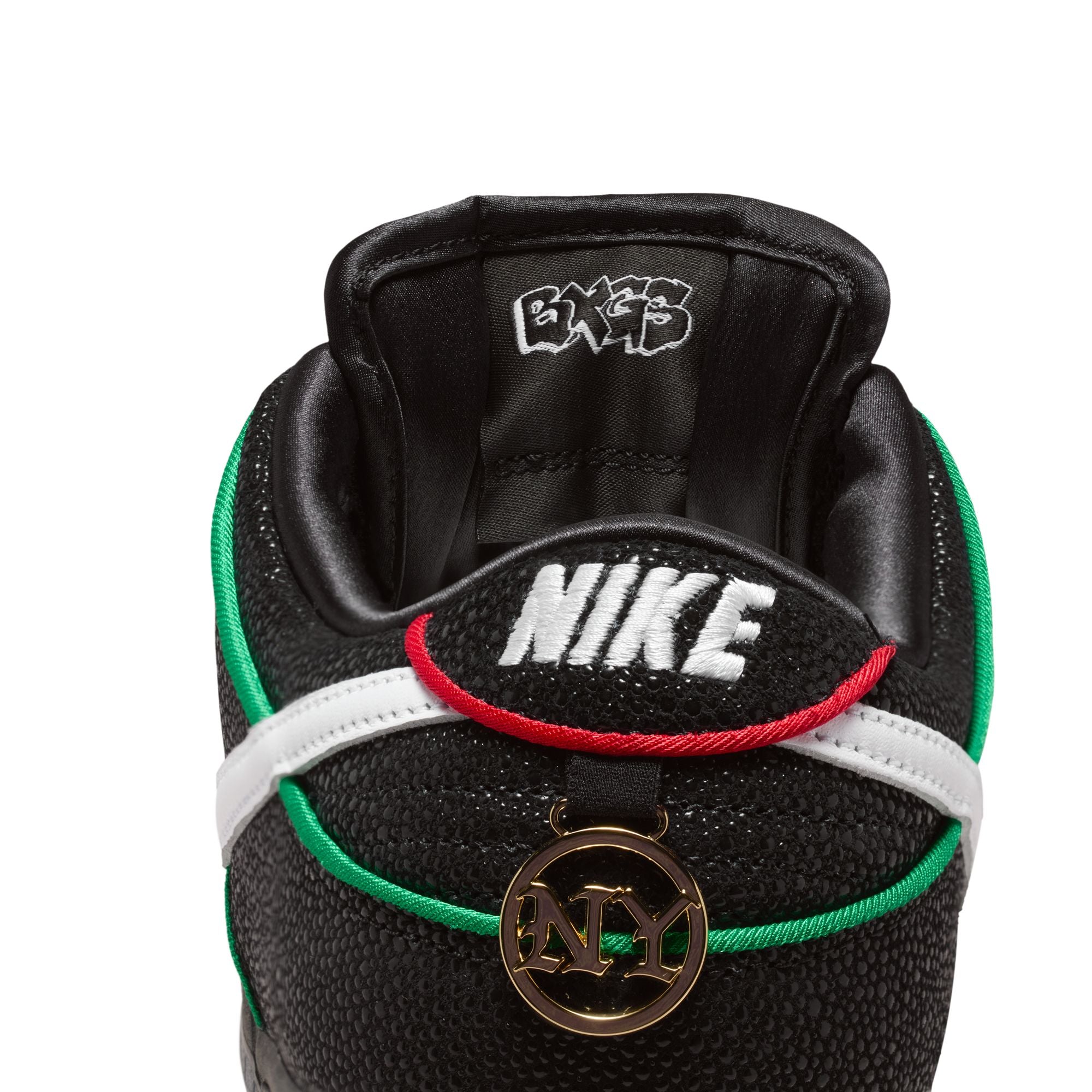 NIKE SB DUNK LOW PRO - BLACK/WHITE-CHALLENGE RED-TOTAL ORANGE