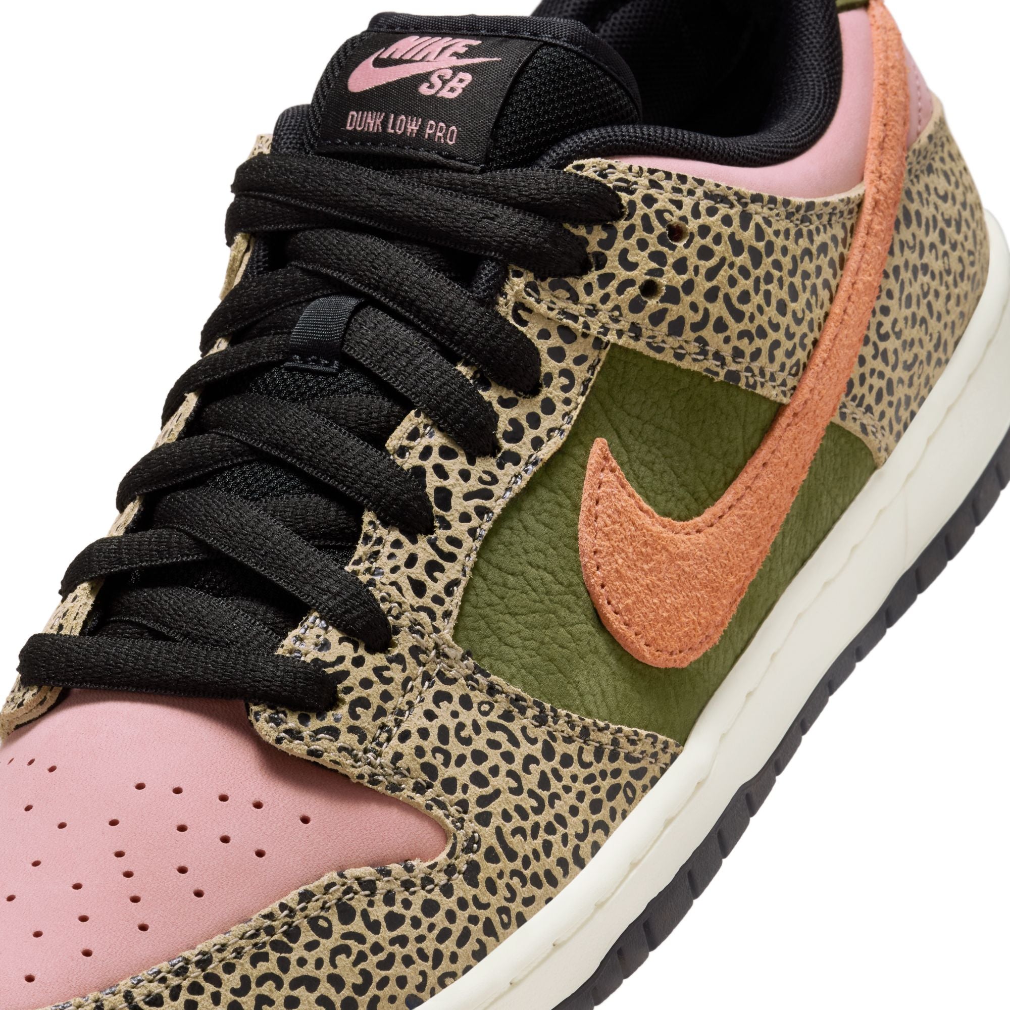 NIKE SB DUNK LOW PRO QS - KHAKI/AMBER BROWN-ROUGH GREEN-RUST PINK
